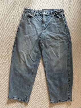 American Eagle Light Wash Barrel Jeans Size 10